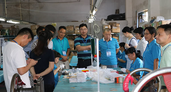 雙節(jié)致信 | 以“月光為禮，國慶作伴”致敬新老客戶的溫暖|廣有五金&東莞合頁?